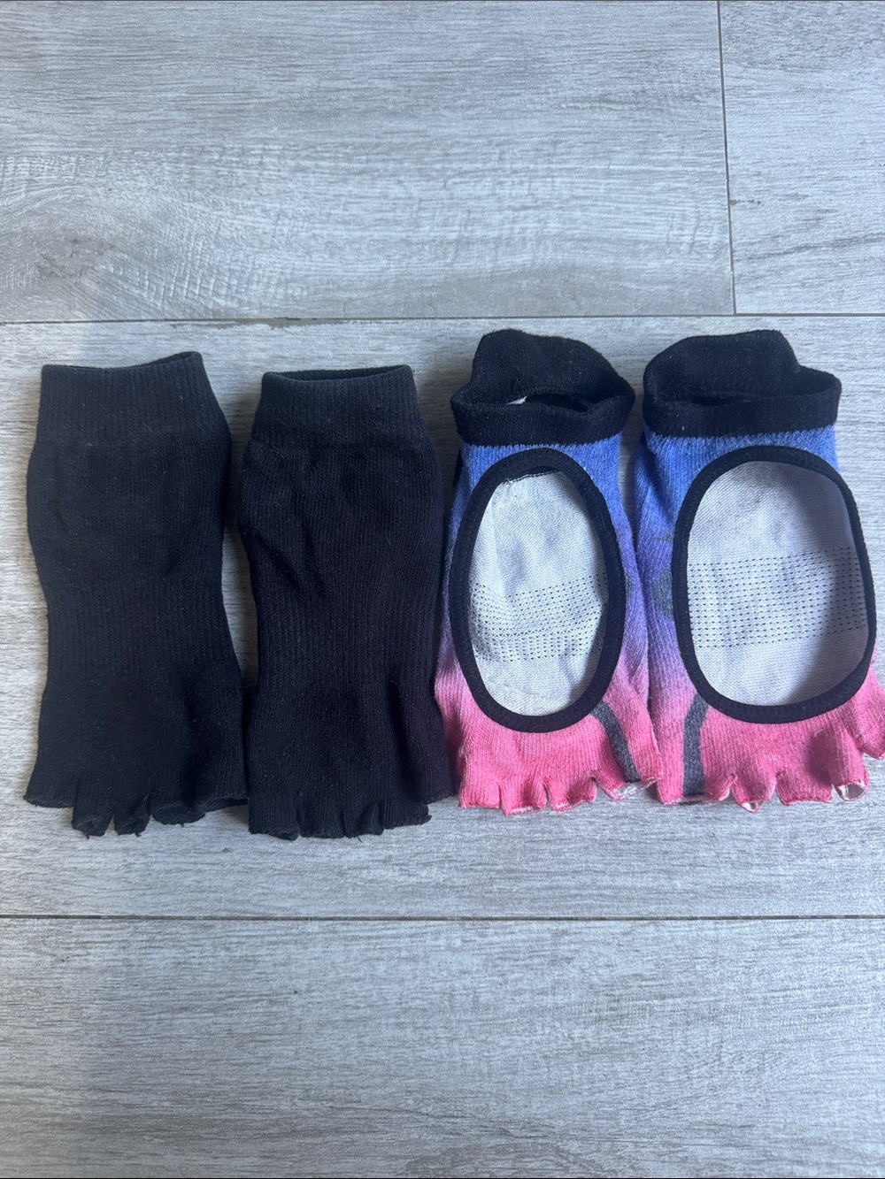 toesox Black and Pink Gradient Toe Socks 2 Pairs Size Medium Pilates Yoga